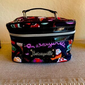 Betseyville Zip Up Makeup Travel Bag  - ice cream & cake Black Toiletry bag